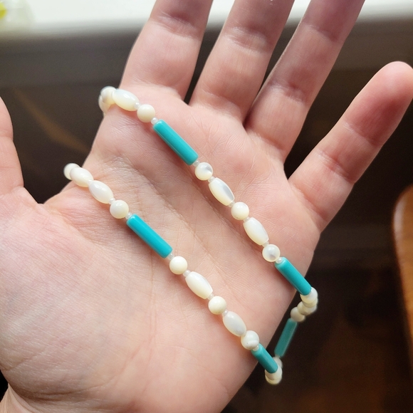 Vintage Dainty Mother of Pearl Shell Turquoise Bead Beaded Necklace - Picture 4 of 7